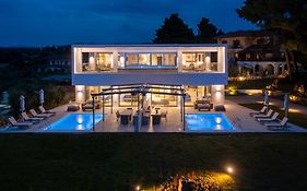 Nikiti Botanic Pool Suites